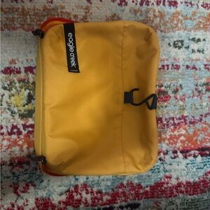 Eagle creek hanging toiletry bag